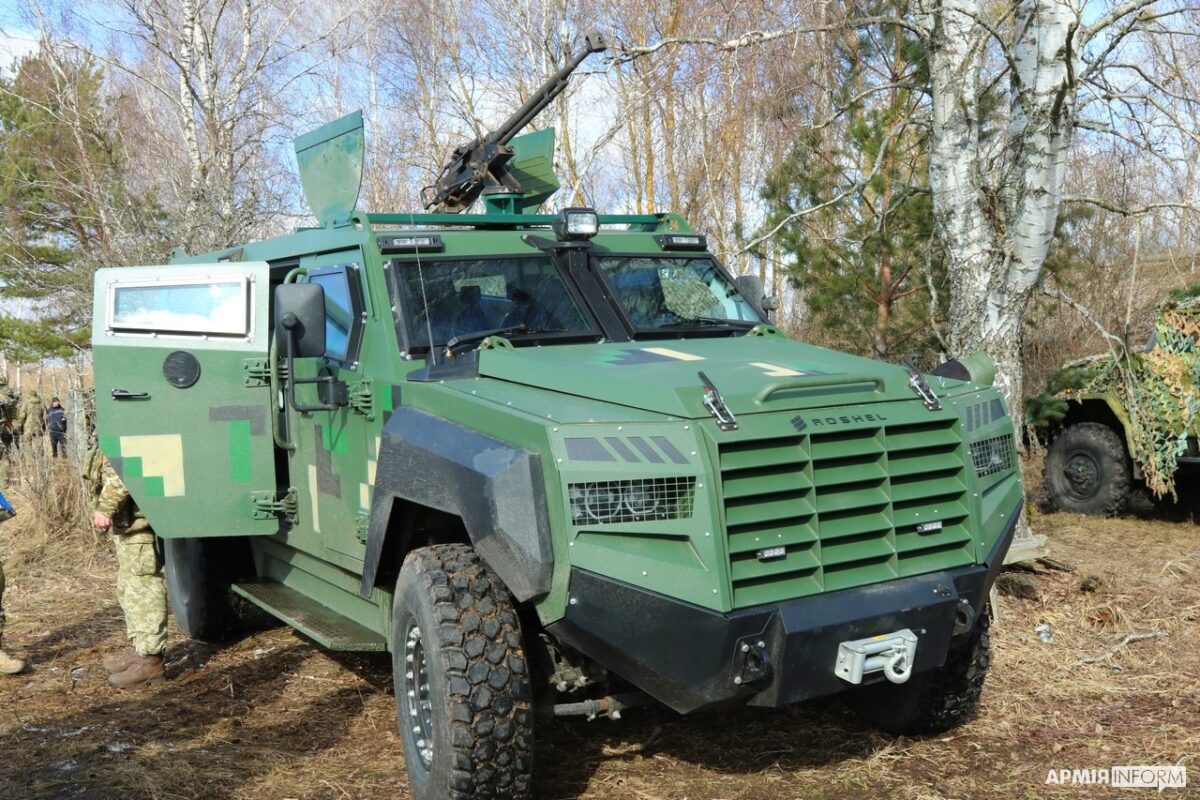 El vehículo blindado canadiense Roshel salva a los defensores ucranianos del ataque de un dron FPV El vehículo blindado canadiense Roshel salva a los defensores ucranianos del ataque de un dron FPV