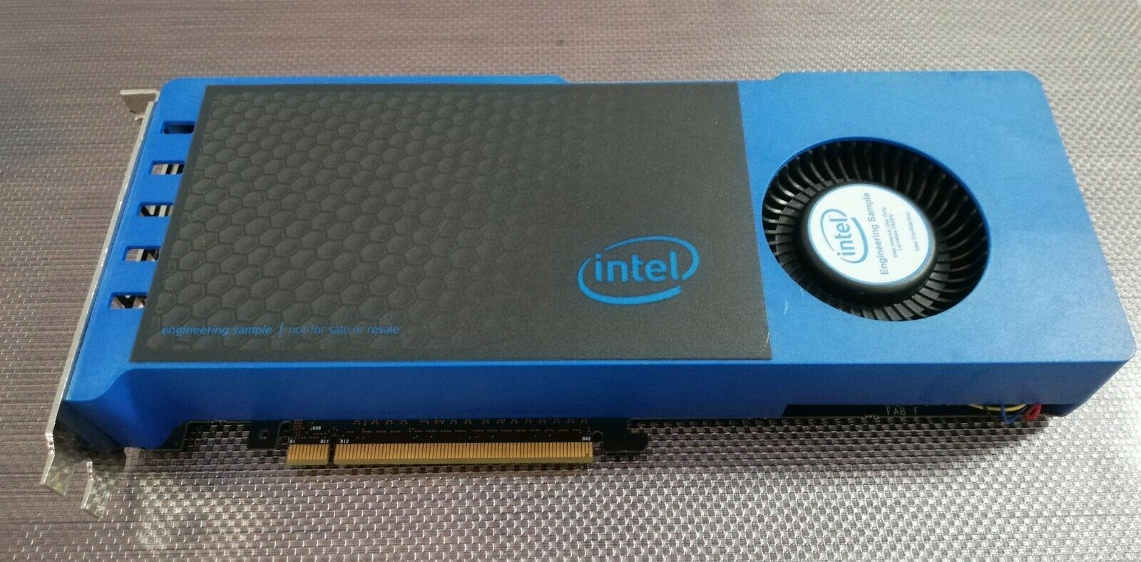 Tarjeta gráfica Intel única, disponible en una sola copia, vendida por 4.650 € Tarjeta gráfica Intel única, disponible en una sola copia, vendida por 4.650 €