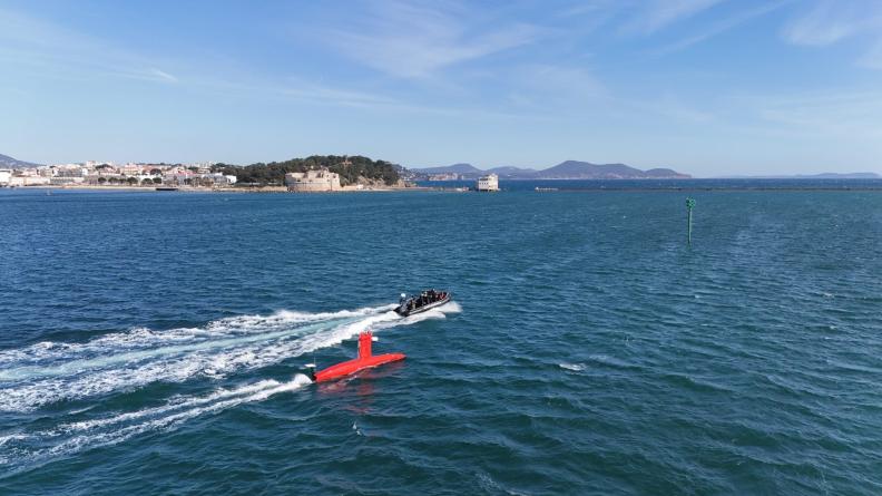 La Armada francesa planea combinar un portahelicópteros anfibio con drones de superficie La Armada francesa planea combinar un portahelicópteros anfibio con drones de superficie