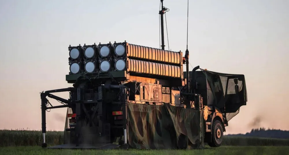 Italia despliega en Eslovaquia el sistema de defensa antiaérea SAMP/T, capaz de derribar misiles balísticos y objetivos aerodinámicos a una distancia de hasta 150 km. Italia despliega en Eslovaquia el sistema de defensa antiaérea SAMP/T, capaz de derribar misiles balísticos y objetivos aerodinámicos a una distancia de hasta 150 km.