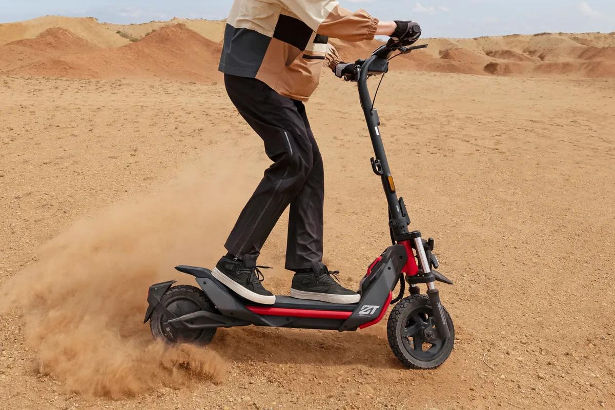Segway ha anunciado un nuevo scooter eléctrico todoterreno, el ZT3 Pro, en EE.UU. Segway ha anunciado un nuevo scooter eléctrico todoterreno, el ZT3 Pro, en EE.UU.