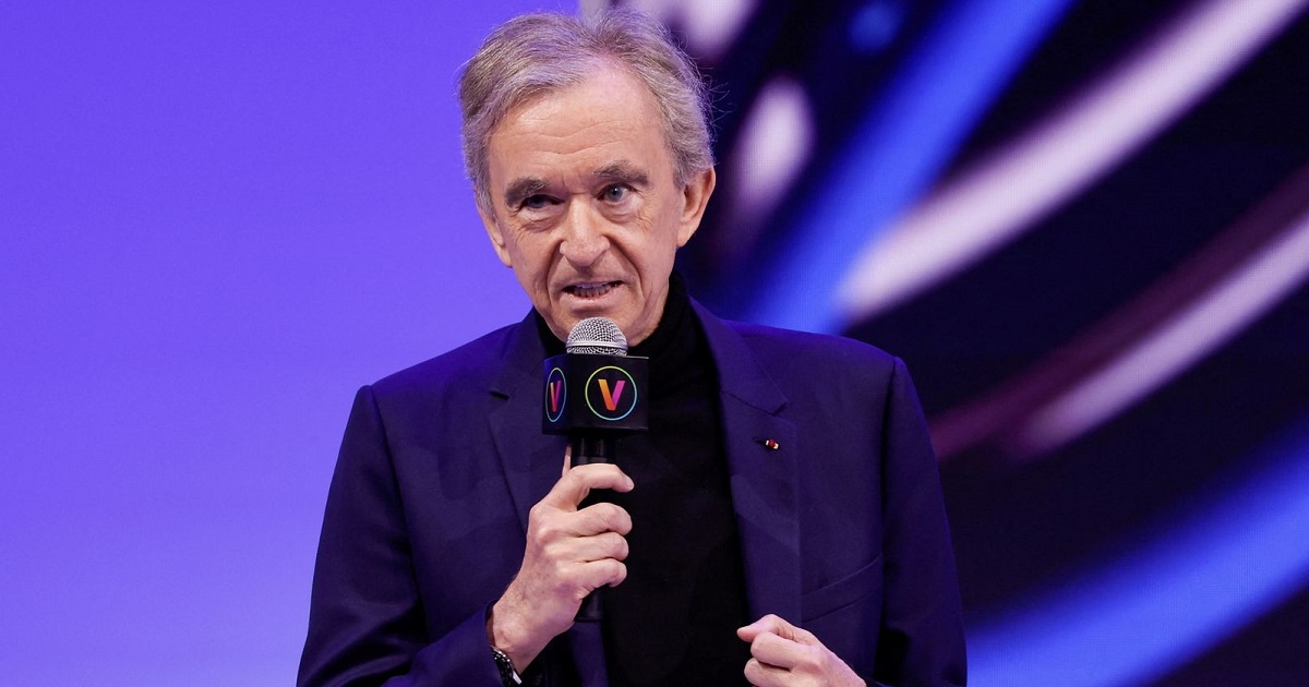 El multimillonario con una fortuna de 152.000 millones de dólares Bernard Arnault vendió su jet privado para evitar que le siguieran los ecologistas en Twitter El multimillonario con una fortuna de 152.000 millones de dólares Bernard Arnault vendió su jet privado para evitar que le siguieran los ecologistas en Twitter