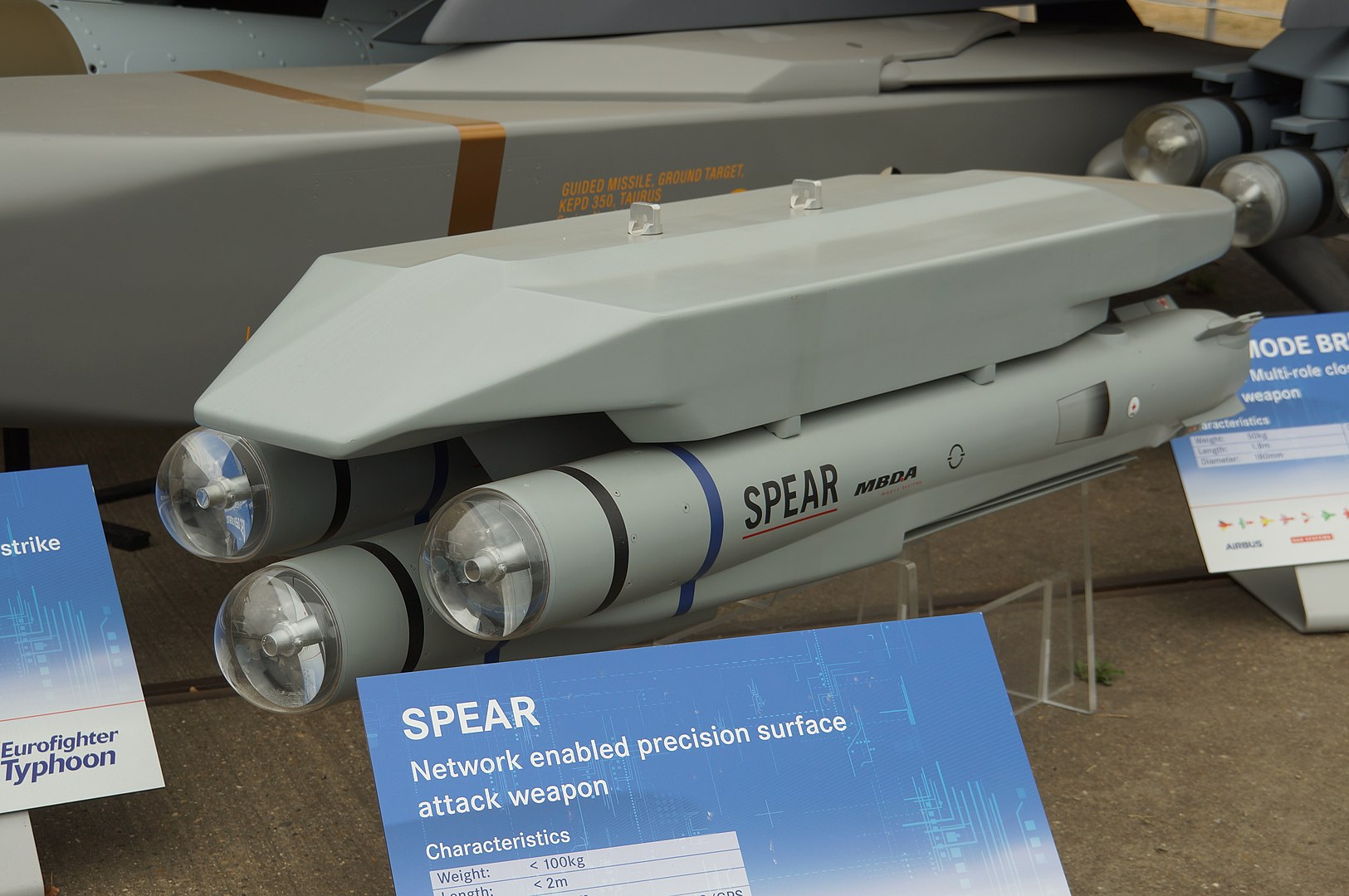 El cohete del futuro del SPEAR 3: un nuevo formato de transporte con alas plegadas Conozca el SPEAR 3: vestidor de cohetes con consola colgante