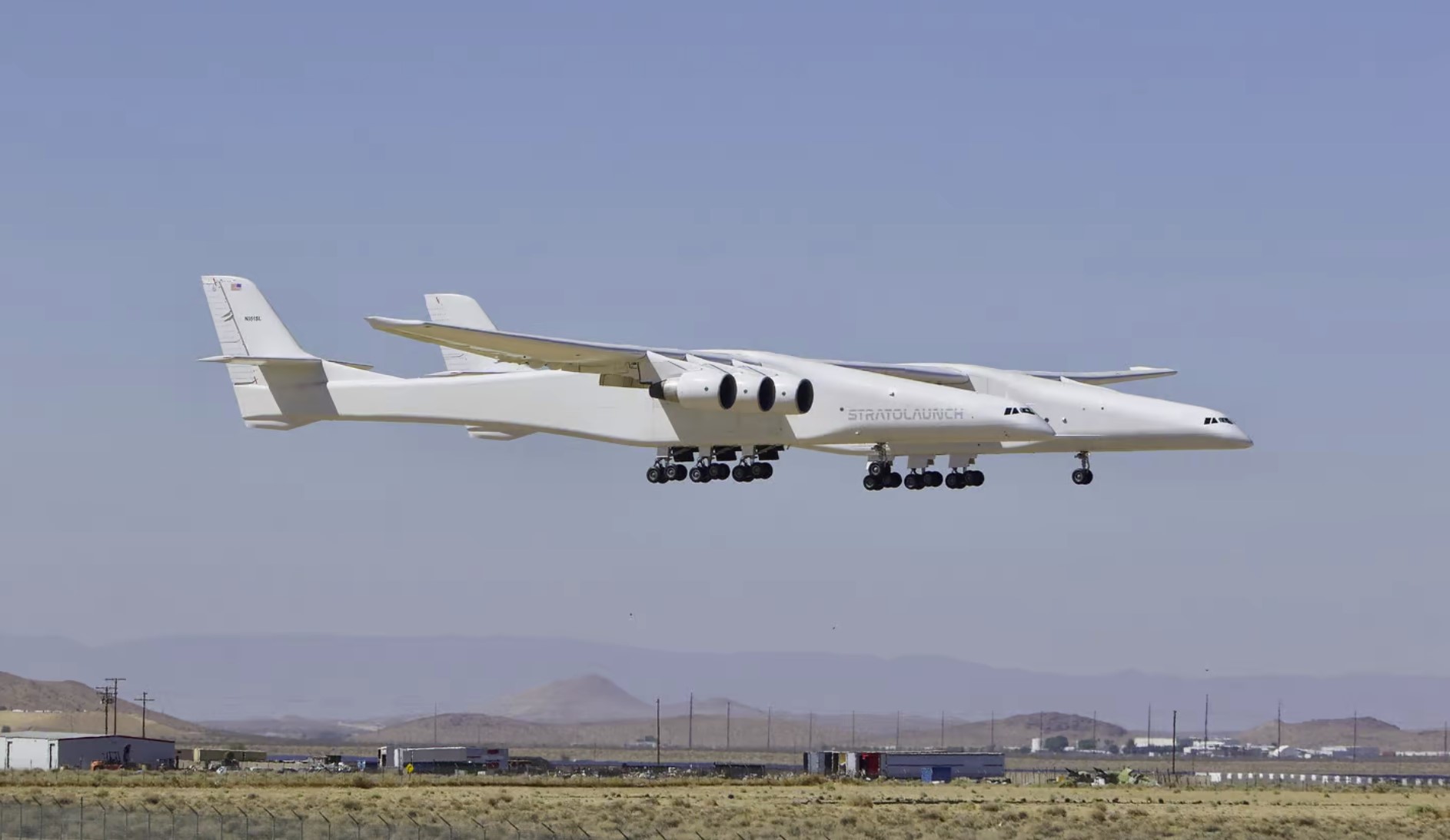 El avión más grande del mundo Stratolaunch se eleva a una altura récord de 27,000 pies El avión más grande del mundo Stratolaunch se eleva a una altura récord de 27,000 pies