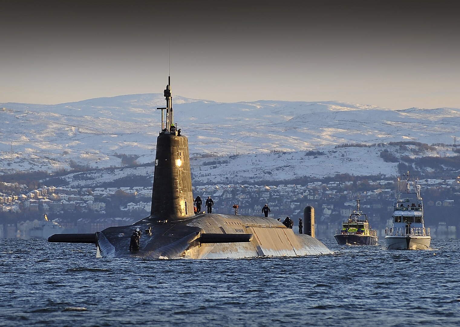 Poder marítimo: datos sobre los submarinos de la clase HMS Vanguard Historia del submarino nuclear HMS Vanguard en Faslane