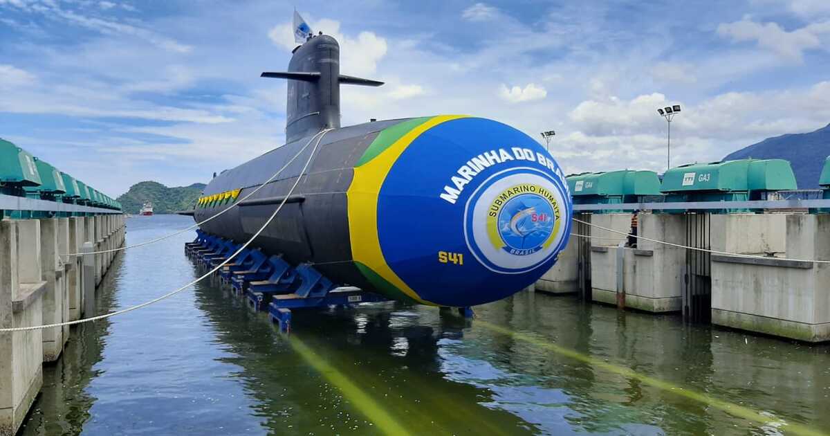 Brasil bota el tercer submarino de la clase Riachuelo Brasil bota el tercer submarino de la clase Riachuelo
