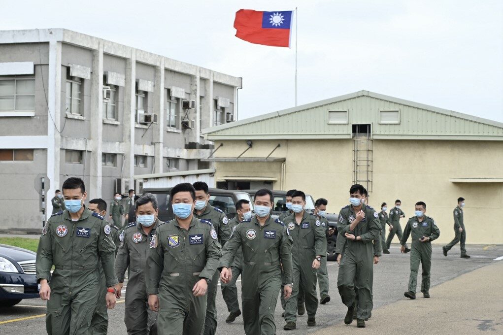 Exclusiva: Taiwán resiste en la base de Xinzhou Las tropas taiwanesas de la base de Xinzhou refuerzan su defensa