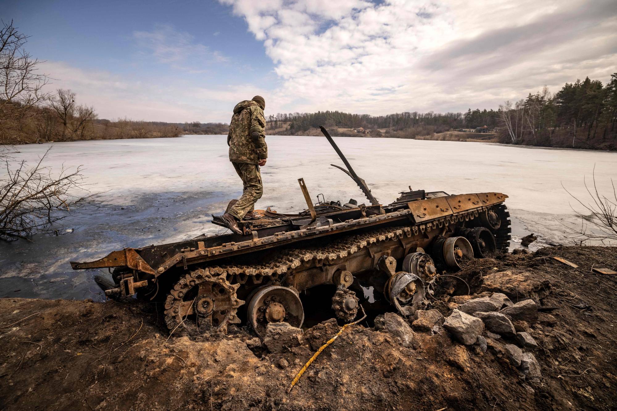 Invasión y rechazo: destrucción de un tanque ruso en Trostyanets