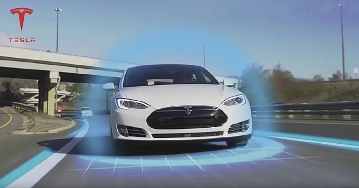 Un conductor de Tesla mató a un motorista mientras usaba el Autopilot, lo que provoca otra investigación