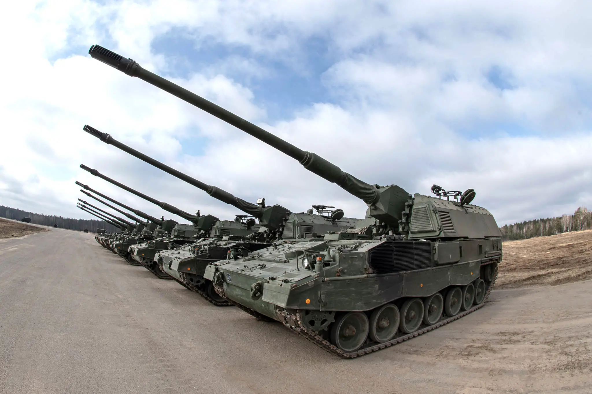 Alemania quiere comprar hasta 28 Panzerhaubitze 2000 para sustituir a los obuses autopropulsados transferidos a Ucrania