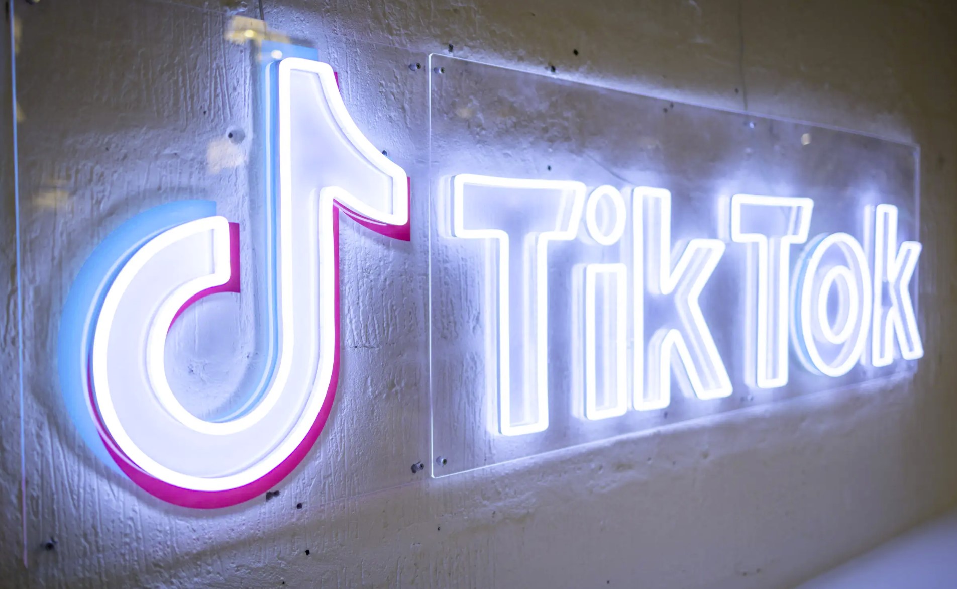 El comisionado de la FCC insta a Google y Apple a eliminar TikTok de las tiendas de aplicaciones El comisionado de la FCC insta a Google y Apple a eliminar TikTok de las tiendas de aplicaciones