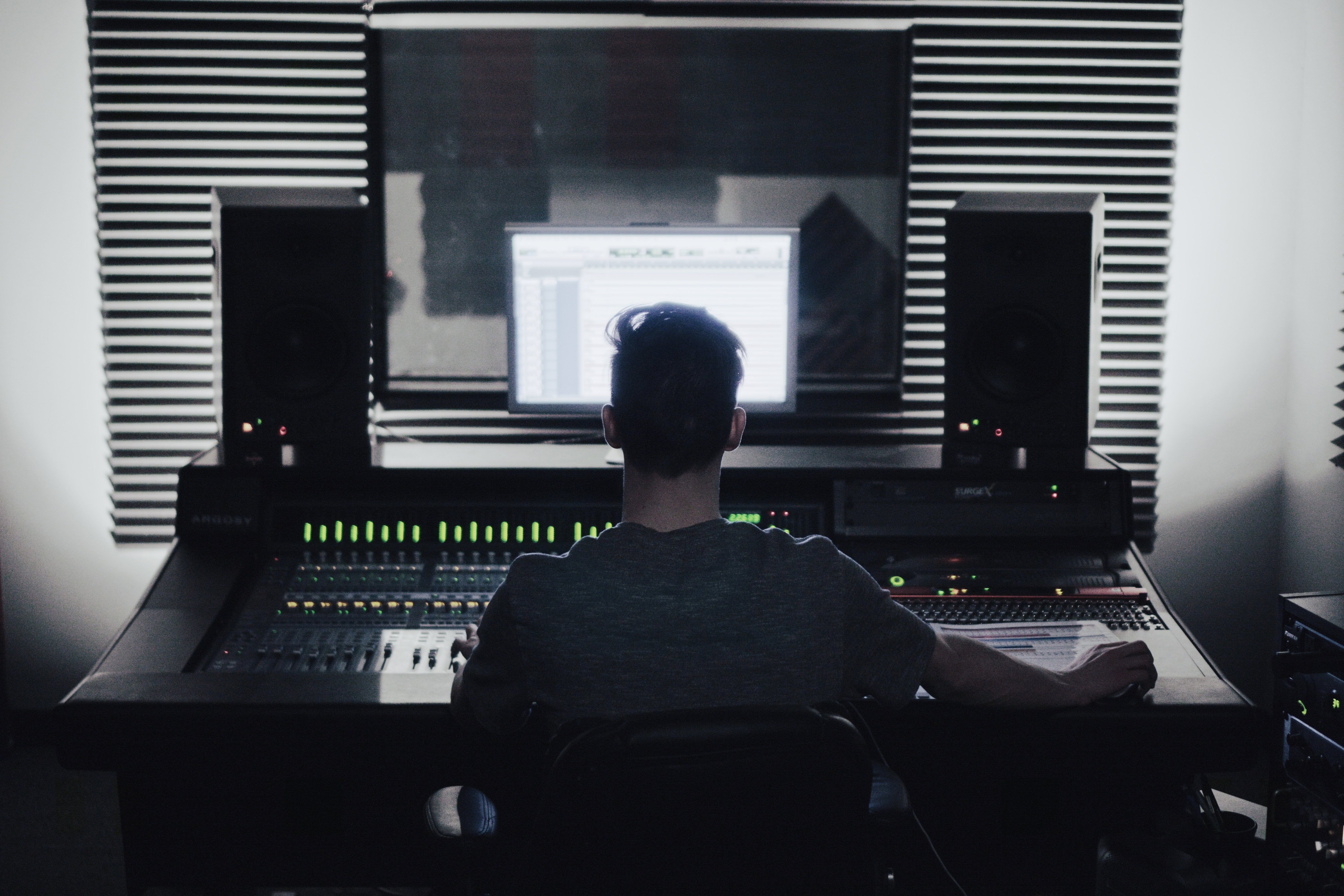 Google y Universal Music estudian crear inteligencia artificial para reproducir las voces de los artistas