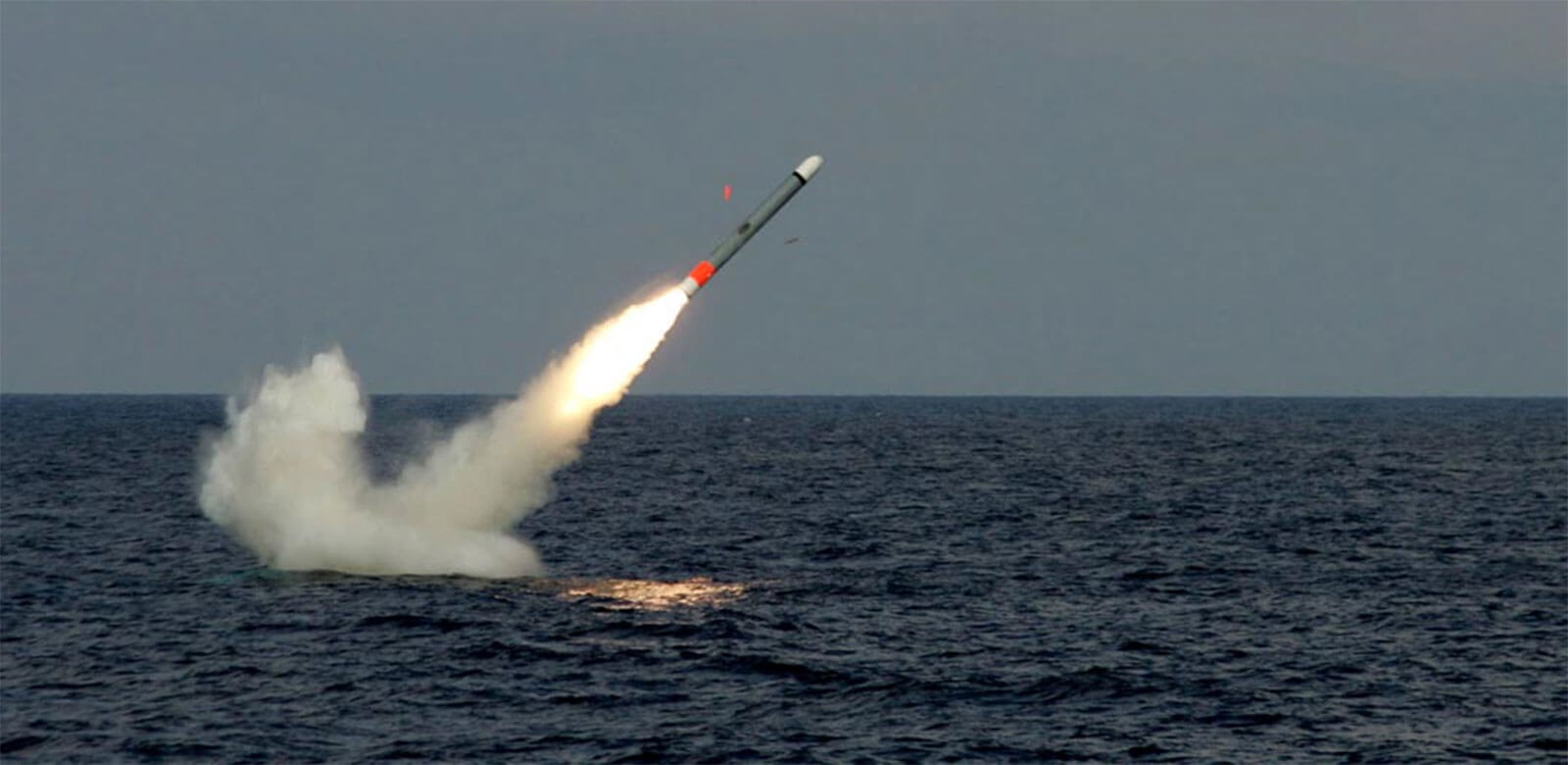Japón gastará casi 2.500 millones de dólares en la compra de misiles de crucero Tomahawk con un alcance de más de 1.600 km y su integración en el sistema Aegis Japón gastará casi 2.500 millones de dólares en la compra de misiles de crucero Tomahawk con un alcance de más de 1.600 km y su integración en el sistema Aegis