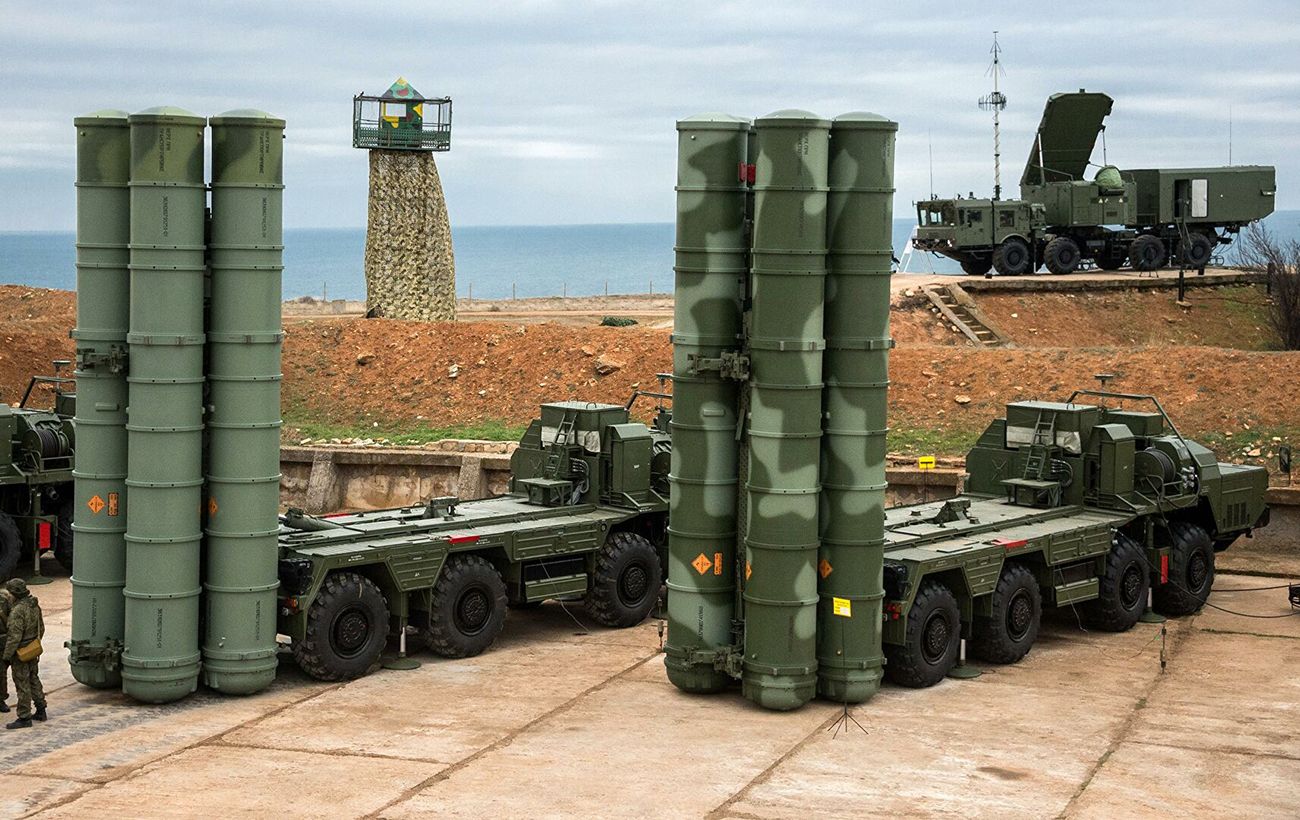 El Servicio de Seguridad de Ucrania y la Armada utilizaron drones y misiles de crucero Neptun para destruir el sistema de defensa antiaérea Triumf en Crimea, valorado en 1.200 millones de dólares. El Servicio de Seguridad de Ucrania y la Armada utilizaron drones y misiles de crucero Neptun para destruir el sistema de defensa antiaérea Triumf en Crimea, valorado en 1.200 millones de dólares.