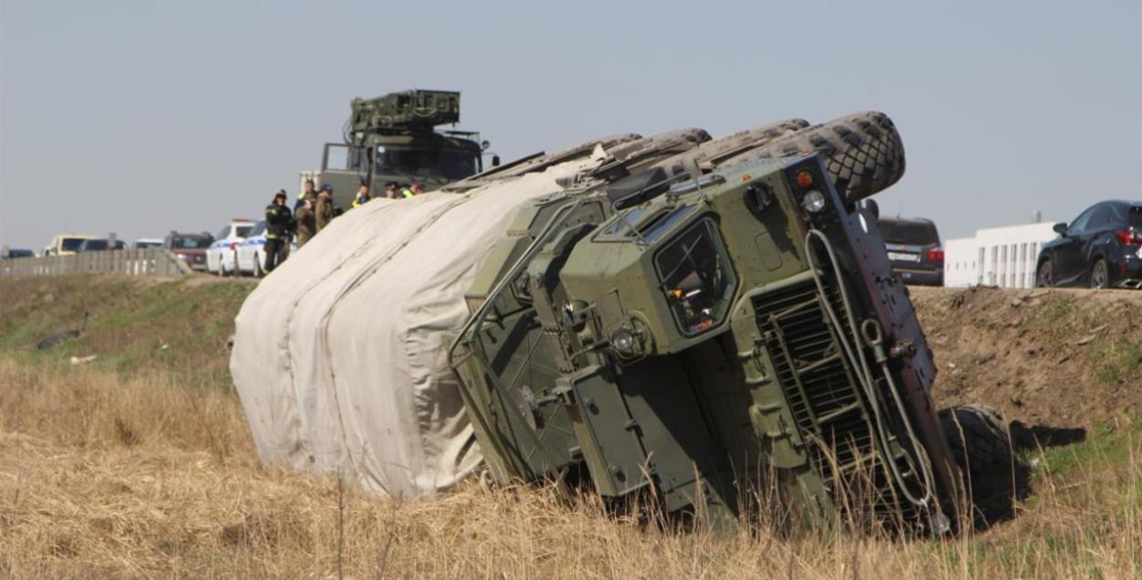 Un soldado ruso borracho vuelca un sistema de misiles tierra-aire S-400 valorado en 160 millones de dólares Un soldado ruso borracho vuelca un sistema de misiles tierra-aire S-400 valorado en 160 millones de dólares