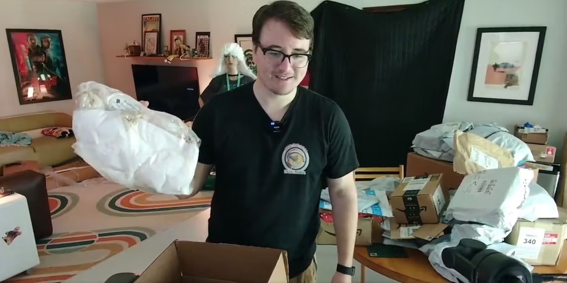 WTF: Twitch streamer General Sam se envió un cerdo muerto empaquetado y un pedazo de mineral de uranio por 'fans' WTF: Twitch streamer General Sam se envió un cerdo muerto empaquetado y un pedazo de mineral de uranio por 'fans'