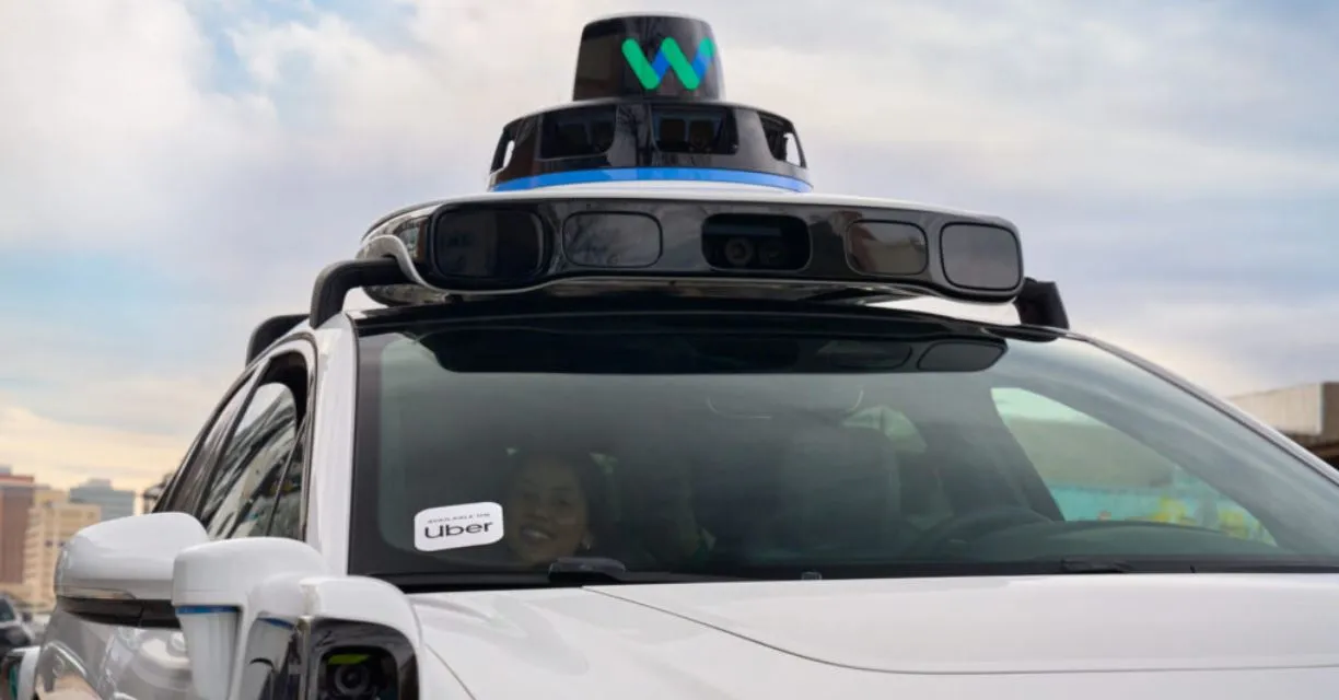 Uber y Waymo lanzan taxis autoconducidos: ¡el futuro ya está aquí!