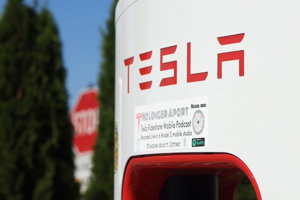 Los reguladores estadounidenses piden más datos sobre el piloto automático de Tesla