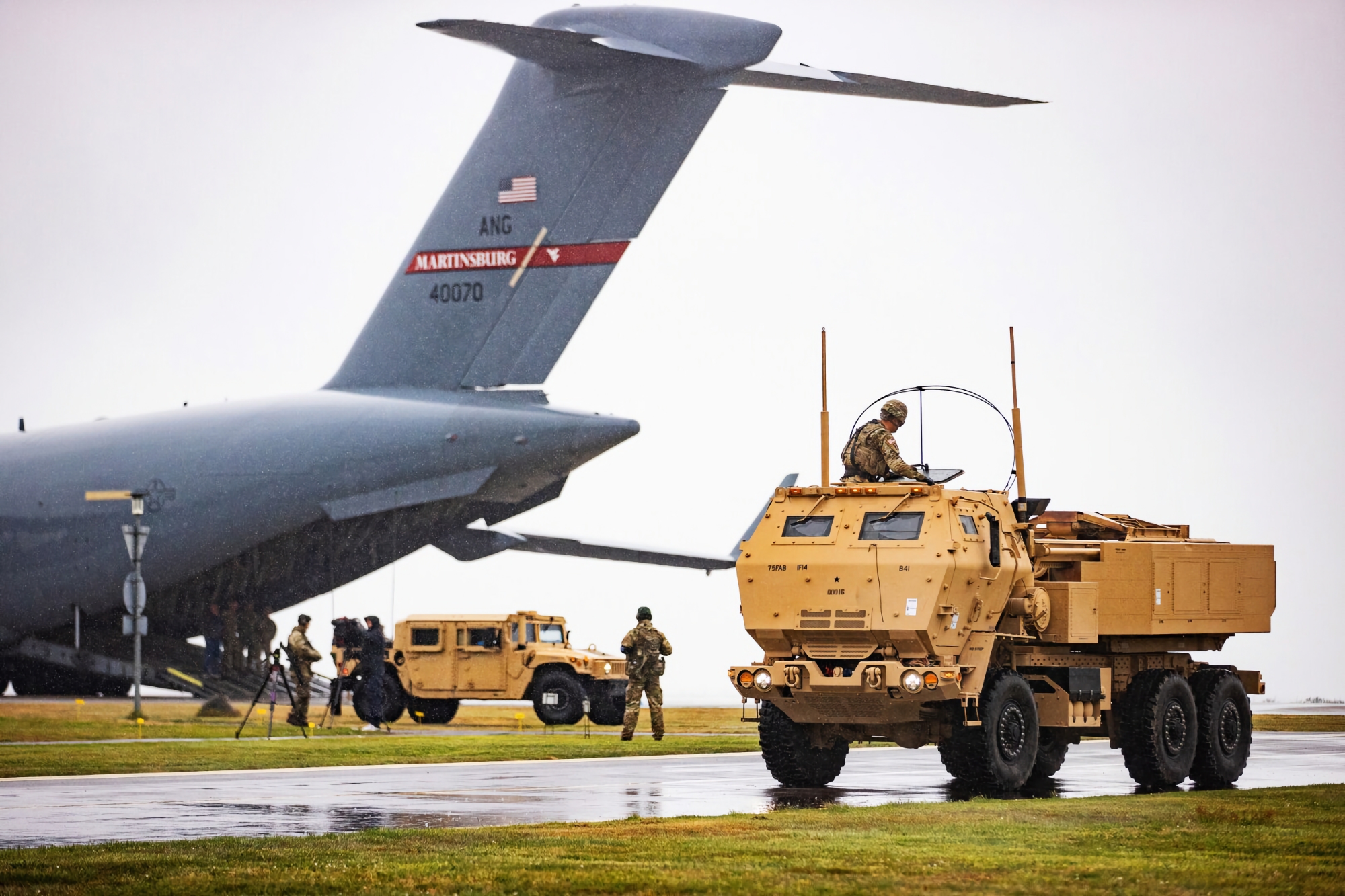 Misiles HIMARS, munición de artillería de 155 mm y vehículos blindados HMMWV: Estados Unidos anuncia un nuevo paquete de ayuda militar a Ucrania por valor de 274.000.000 de dólares Misiles HIMARS, munición de artillería de 155 mm y vehículos blindados HMMWV: Estados Unidos anuncia un nuevo paquete de ayuda militar a Ucrania por valor de 274.000.000 de dólares