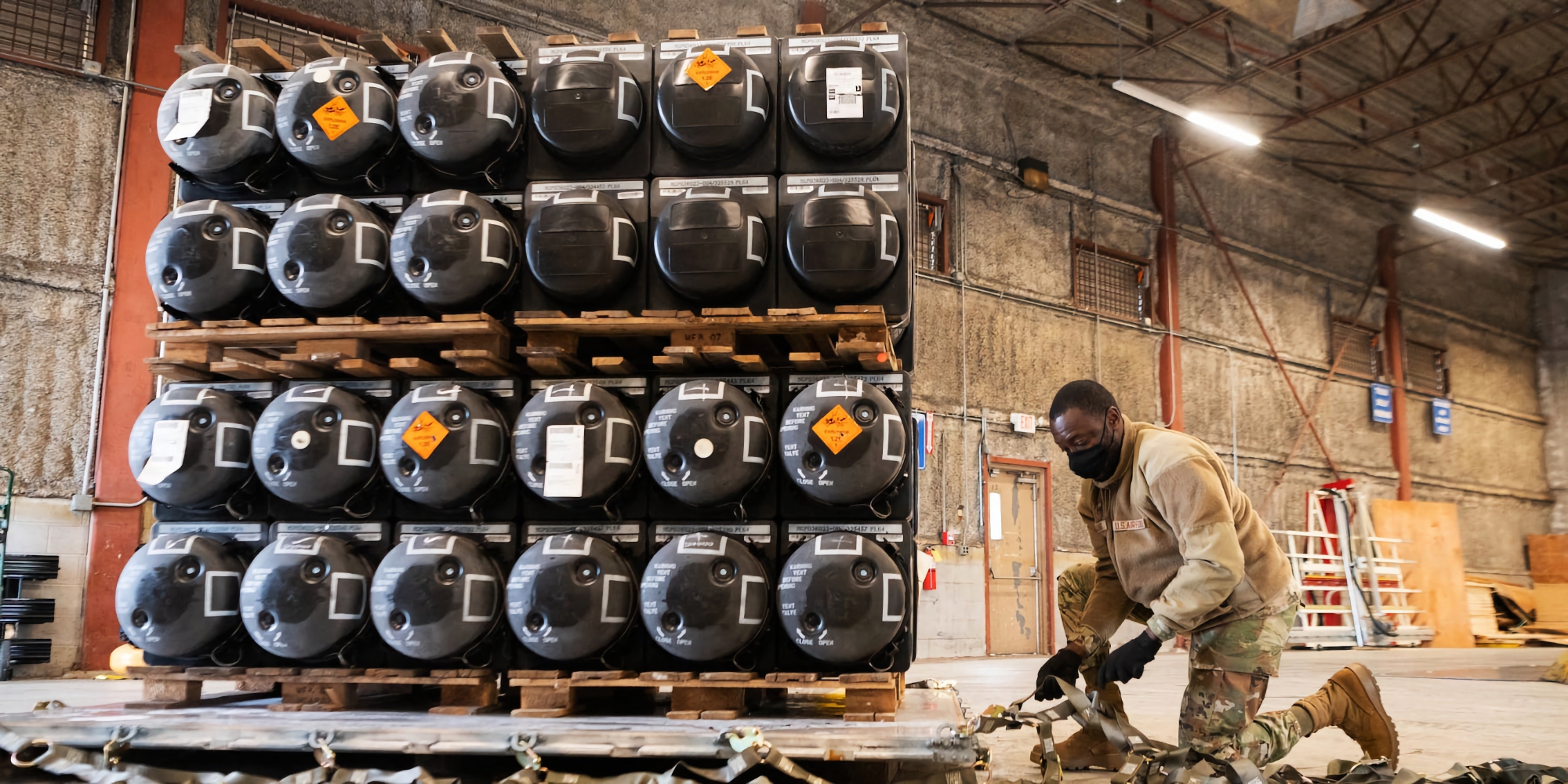 Nuevo paquete de ayuda militar de 275.000.000 $: Estados Unidos transfiere a Ucrania misiles HIMARS, proyectiles de artillería de 155 mm, vehículos blindados de transporte de tropas y sistemas de defensa antiaérea. Nuevo paquete de ayuda militar de 275.000.000 $: Estados Unidos transfiere a Ucrania misiles HIMARS, proyectiles de artillería de 155 mm, vehículos blindados de transporte de tropas y sistemas de defensa antiaérea.