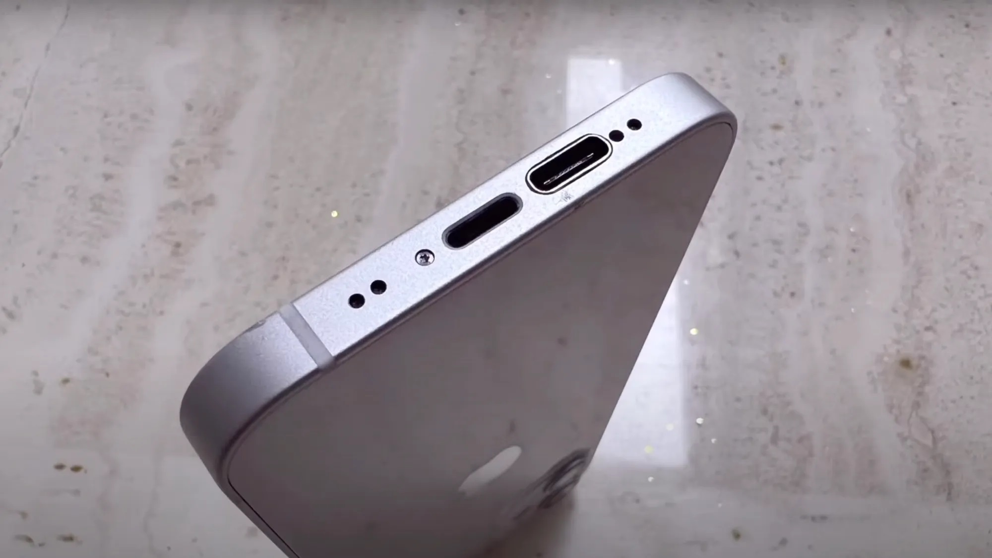¿Por qué elegir? Un entusiasta ha fabricado un iPhone con dos conectores: Lightning y USB-C ¿Por qué elegir? Un entusiasta ha fabricado un iPhone con dos conectores: Lightning y USB-C