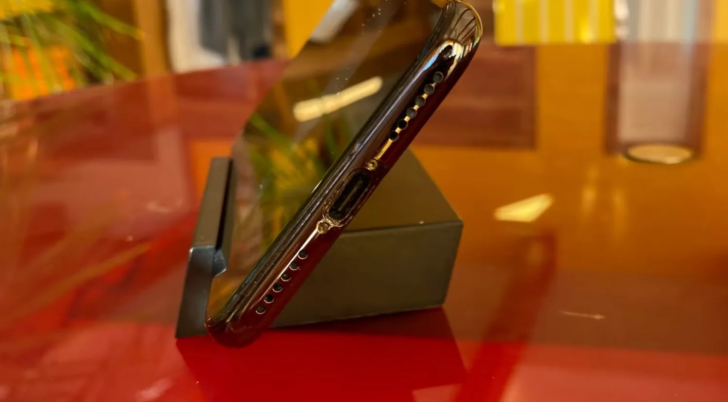 Otro entusiasta rediseñó el iPhone X con resistencia al agua y USB-C. El anterior fue vendido por $86,000 Otro entusiasta rediseñó el iPhone X con resistencia al agua y USB-C. El anterior fue vendido por $86,000