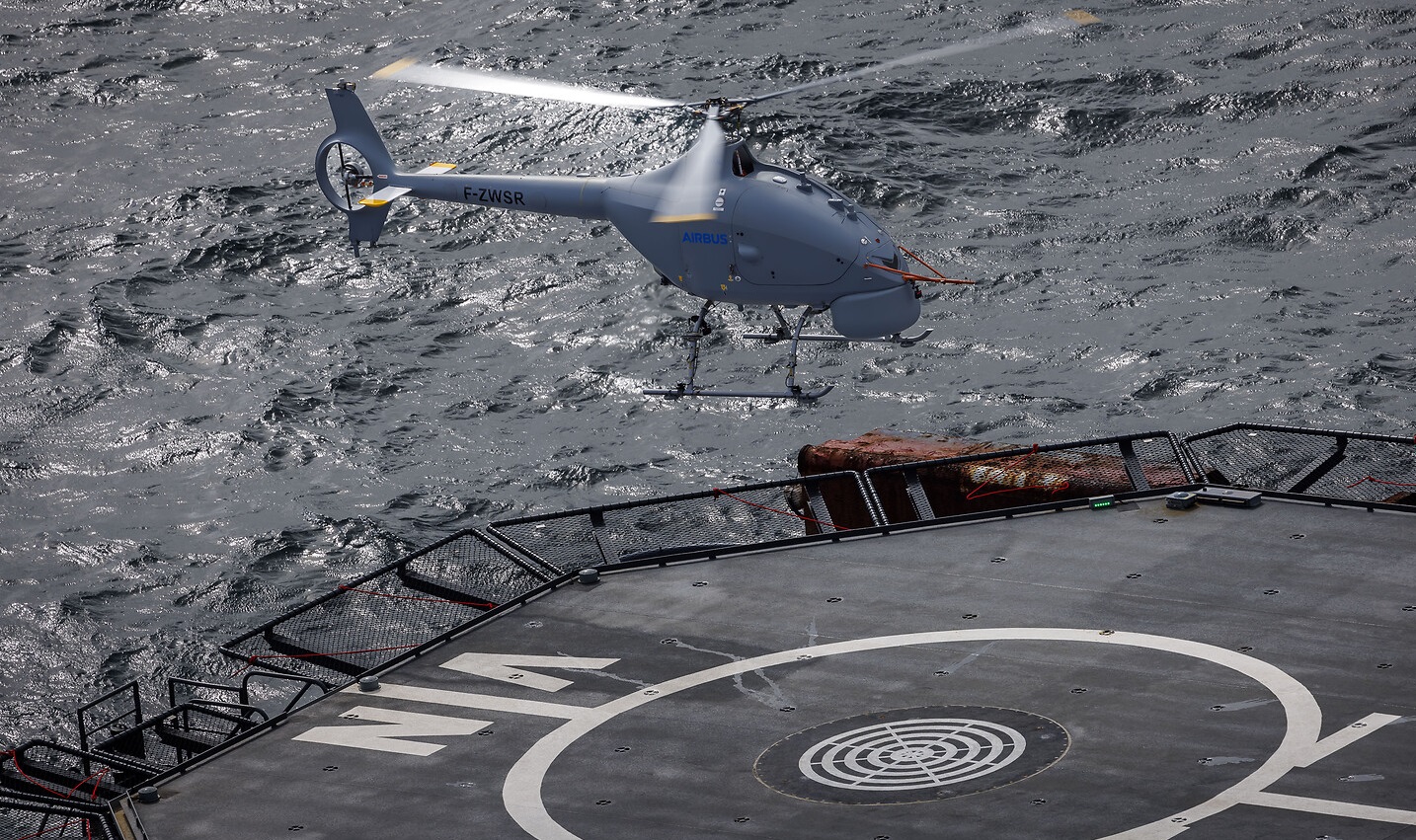 Airbus prueba el helicóptero no tripulado VSR700 en plena configuración de combate Airbus prueba el helicóptero no tripulado VSR700 en plena configuración de combate