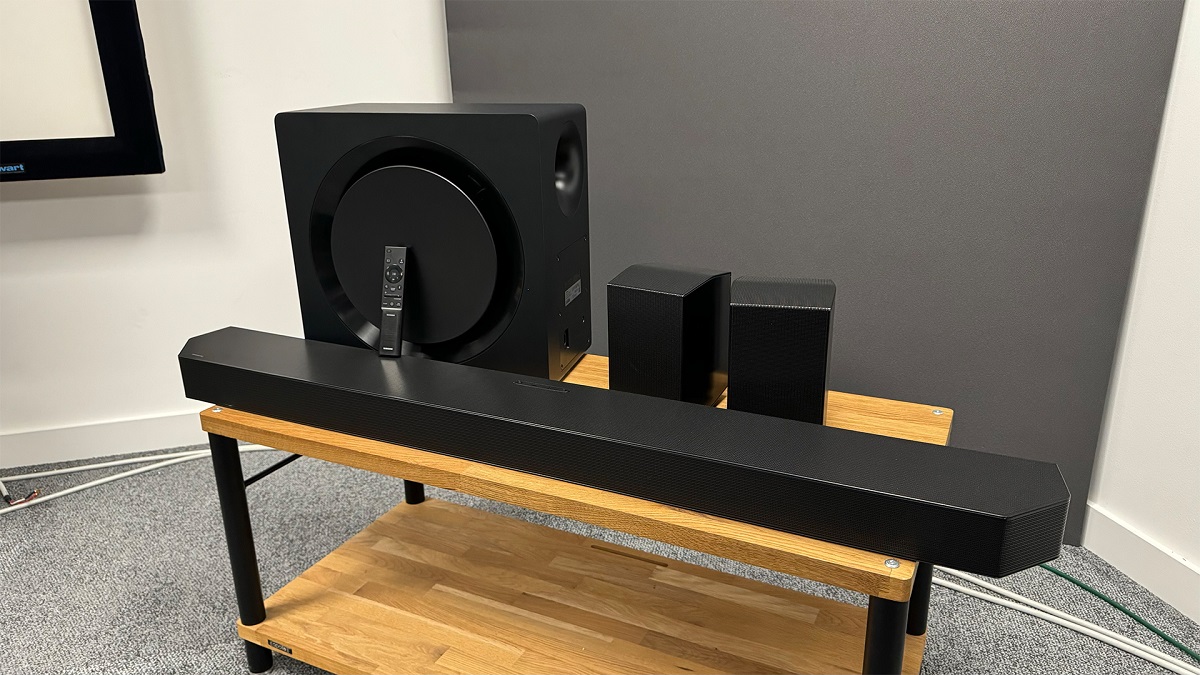 Samsung HW-Q990D: La cúspide de la tecnología de audio inmersivo Samsung HW-Q990D: Una revolución en audio para cine en casa