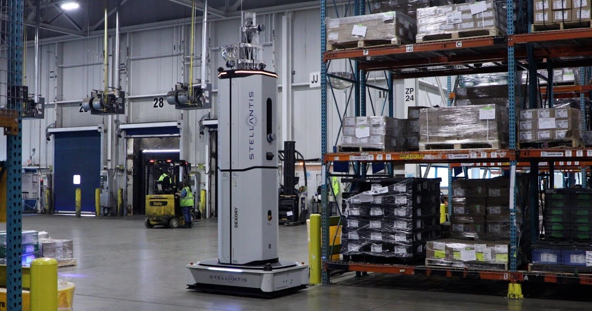 Automatización en acción: robot toma el control del almacén de Stellantis