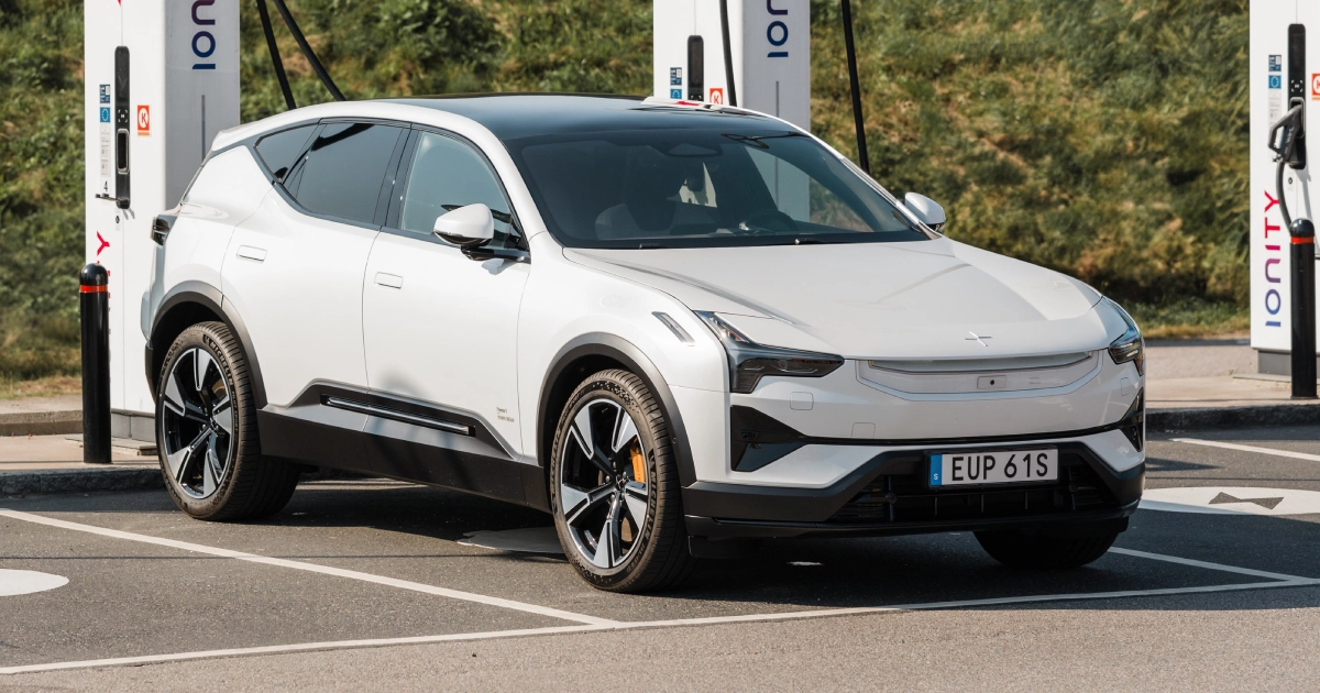 Conducir de prueba Polestar 3: Cargando en una estación de IONITY