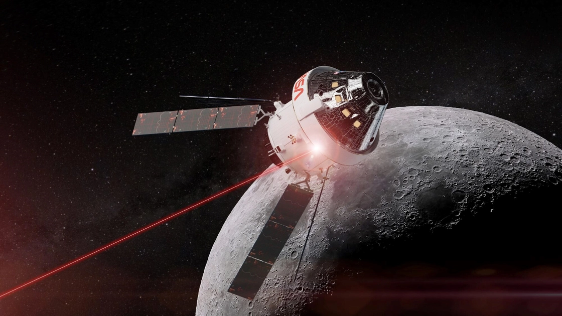 La nave Orion con el sistema de comunicaciones ópticas Orion Artemis II (O2O). Ilustración: NASA