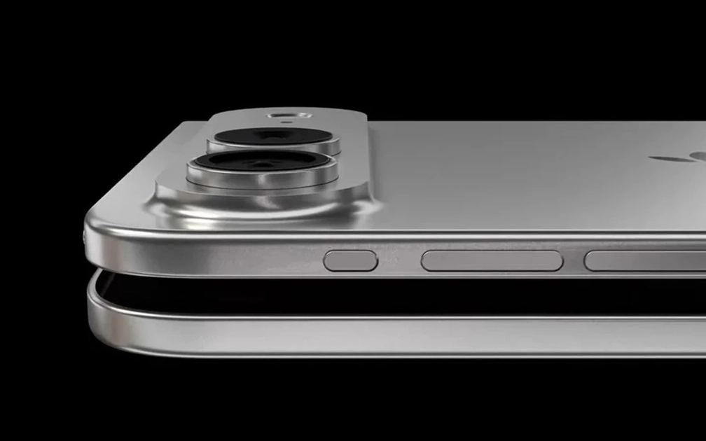 La foto publicada por Ice Universe muestra el iPhone Ultra desplegado en color plata claro, con dos cámaras traseras en disposición horizontal y sin cámara frontal visible.