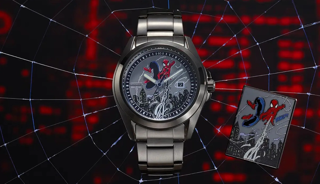 Citizen AW1437-61W: caja de acero con recubrimiento iónico negro y esfera con el Hombre Araña sobre el skyline de Nueva York.