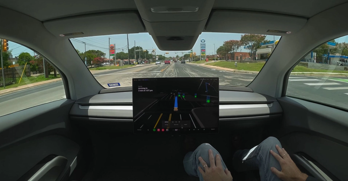 Tesla Cybercab llega a las calles sin volante ni pedales — ¿y en España?