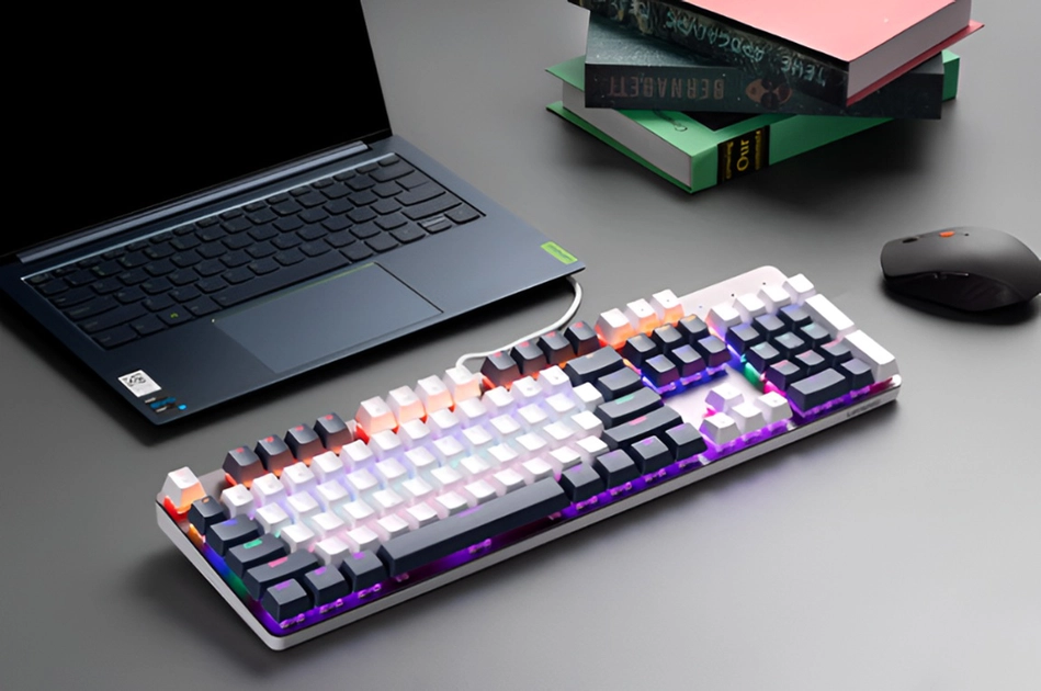 El Lenovo Legion MK2 cuenta con iluminación RGB de 10 zonas y formato completo de 104 teclas.