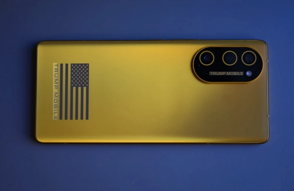 El Trump Mobile T1 muestra la bandera estadounidense en la carcasa trasera, con solo 11 rayas en lugar de 13.