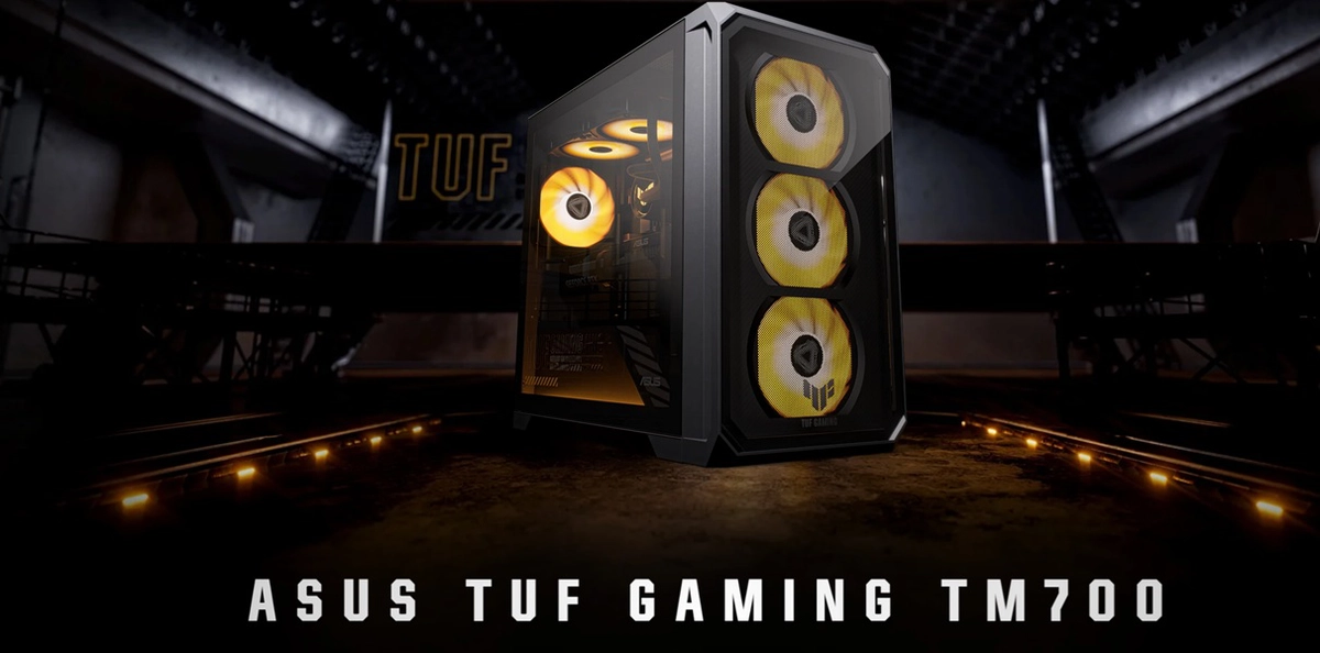 El ASUS TUF Gaming TM700 con carcasa transparente e iluminación naranja característica de la línea TUF.