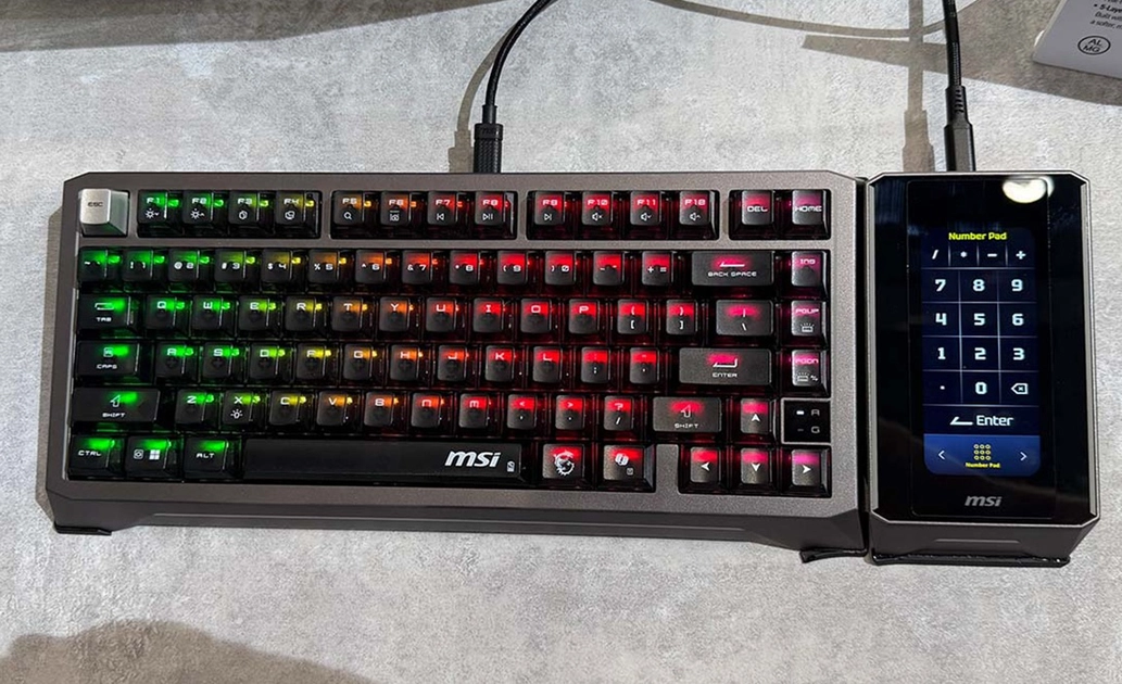 El teclado MSI Strike Alloy TMR con switches de tecnología TMR y estructura de aleación de magnesio-aluminio.