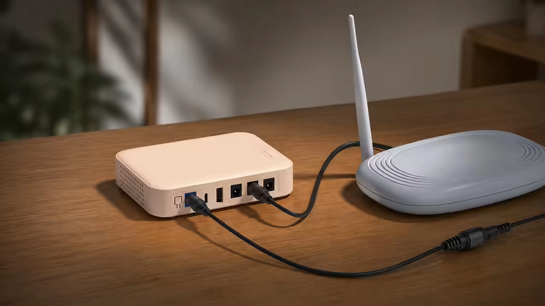 El Portronics Kinetics 8K, un SAI compacto pensado para routers y módems domésticos. Ilustración: Portronics