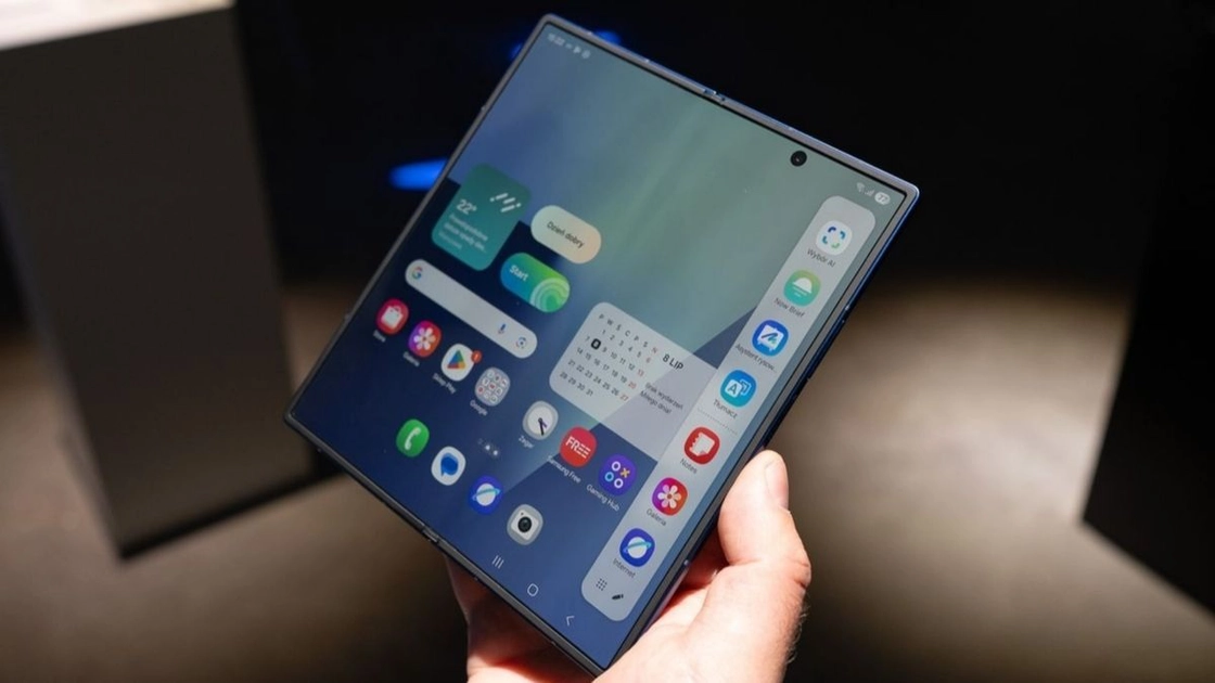 El Galaxy Z Fold 8 Ultra sería el sucesor directo del Z Fold 7, mientras que el modelo más ancho pasaría a llamarse simplemente Galaxy Z Fold 8.