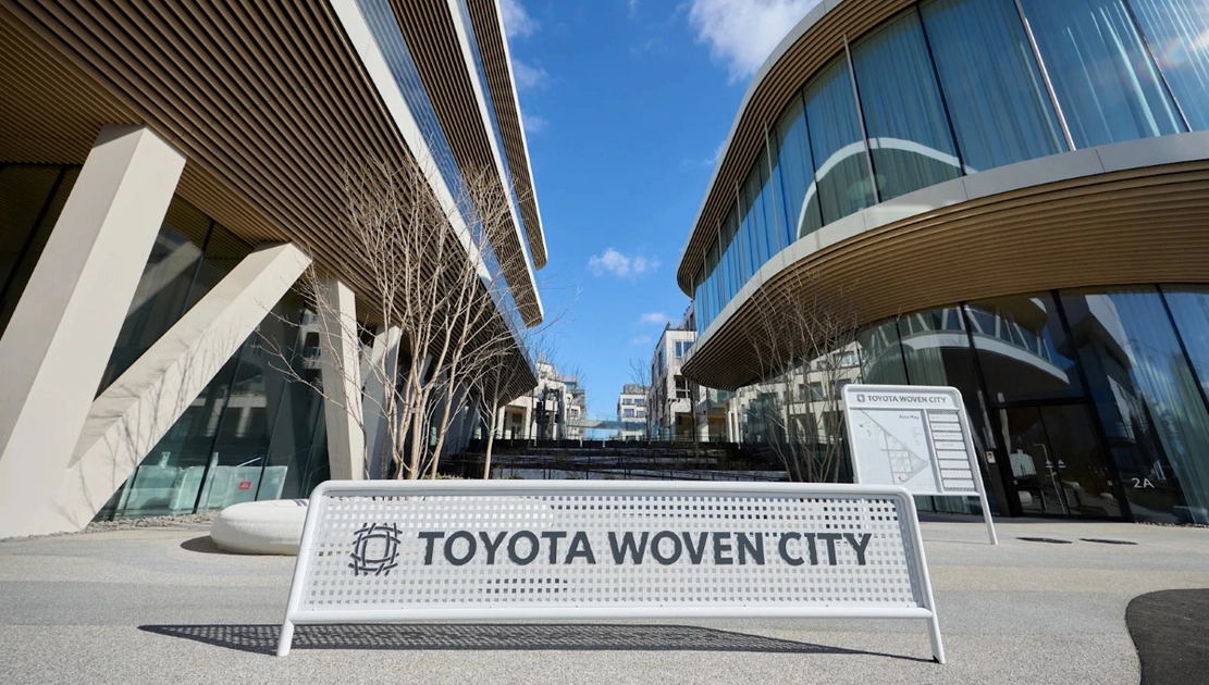 Vista de las calles de Woven City, el prototipo urbano de Toyota al pie del monte Fuji. Ilustración: Toyota