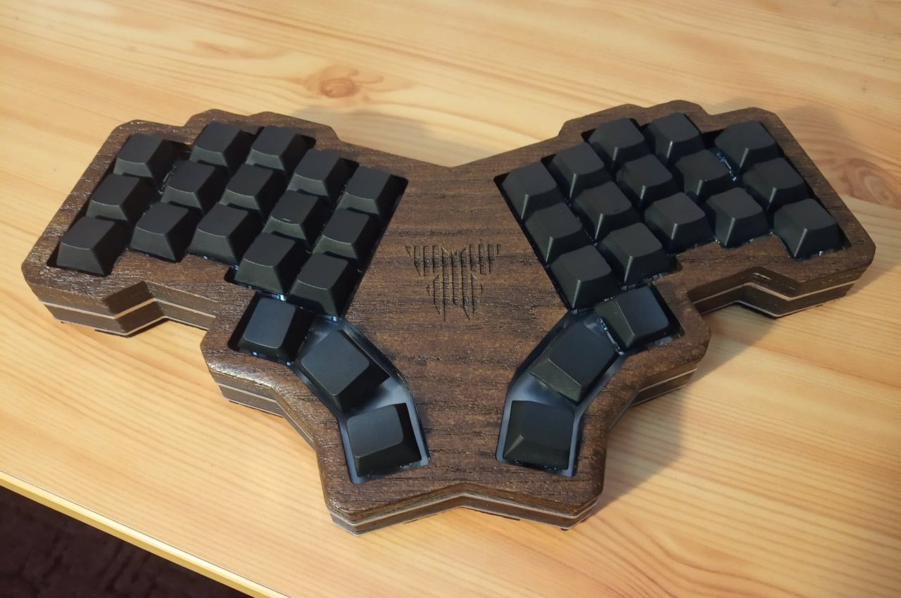 El teclado mecánico Absolem DIY combina clase y geek en un hermoso paquete de madera El teclado mecánico Absolem DIY combina clase y geek en un hermoso paquete de madera