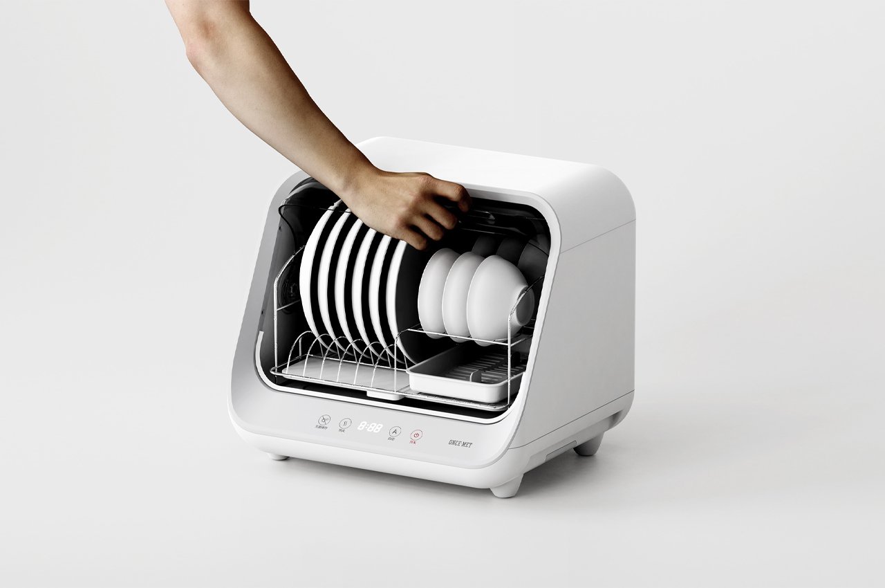 Este dispositivo de saneamiento en el hogar desinfecta sus platos con rayos ultravioleta