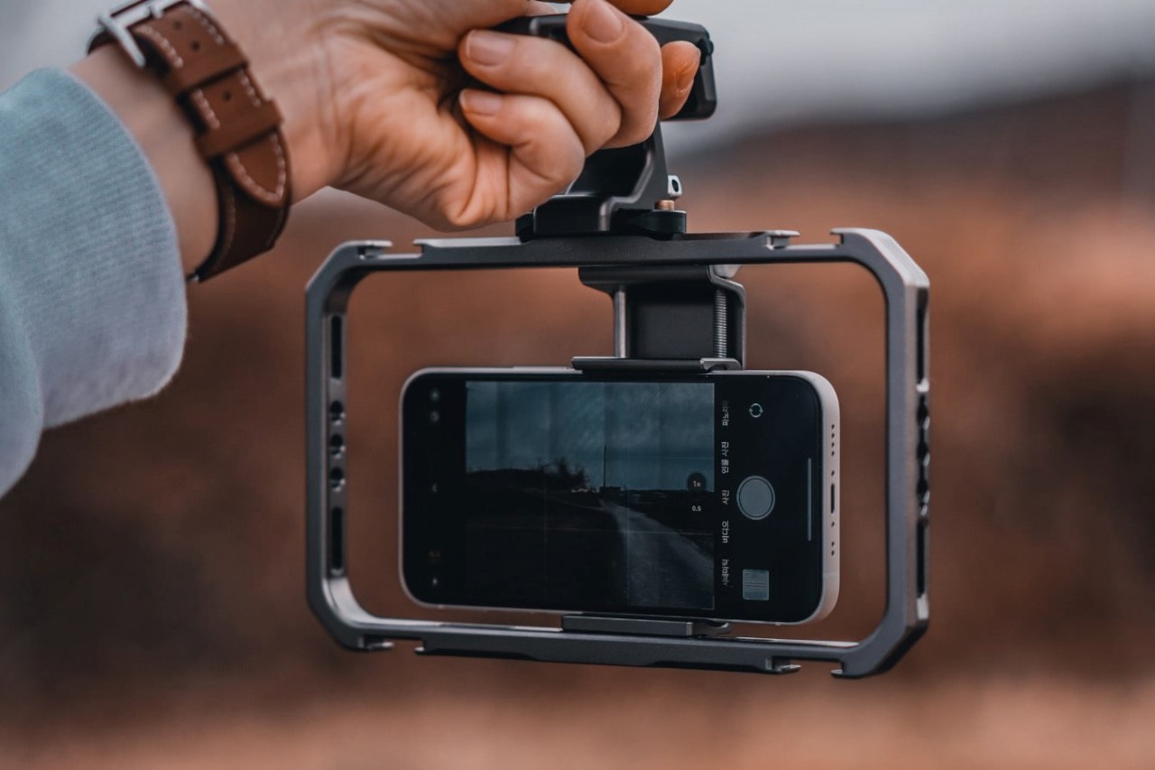 Convierte tu iPhone en una configuración profesional para hacer películas con este equipo modular para teléfono-7