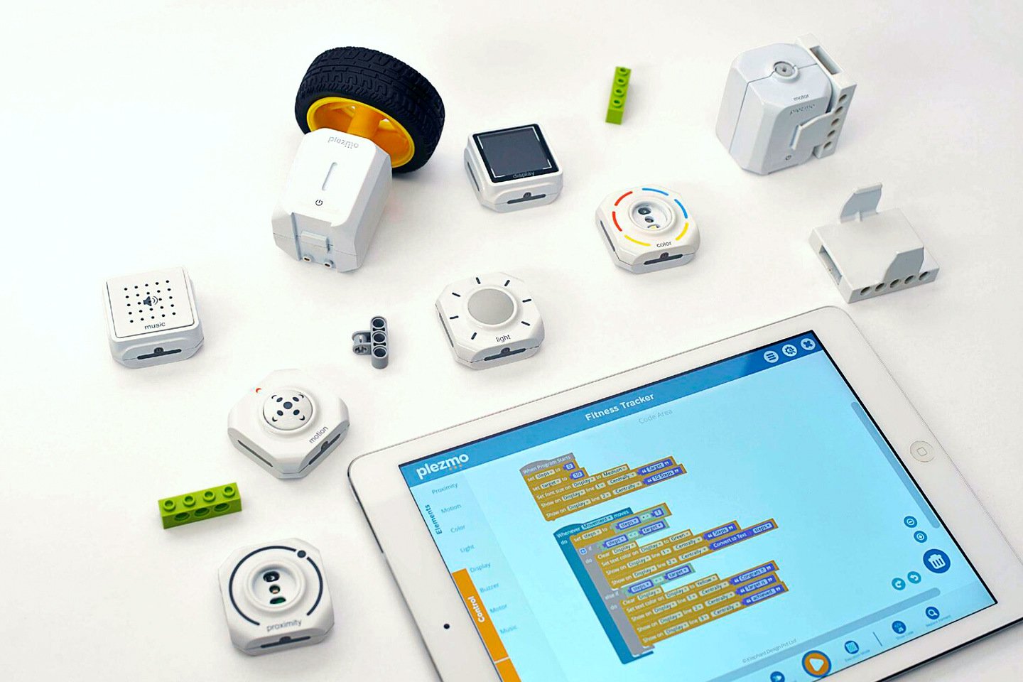 Plezmo es un juguete Modular IoT galardonado que introduce a los niños a los fundamentos de la codificación Plezmo es un juguete Modular IoT galardonado que introduce a los niños a los fundamentos de la codificación
