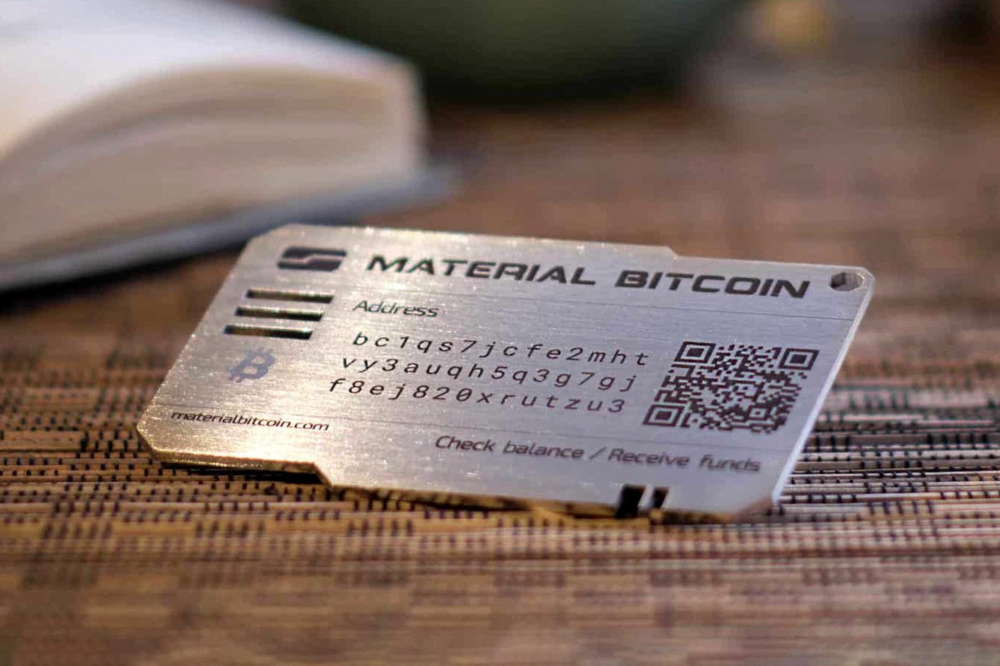 Esta billetera Bitcoin es tan pequeña como una tarjeta de crédito, pero con una construcción de metal irrompible Esta billetera Bitcoin es tan pequeña como una tarjeta de crédito, pero con una construcción de metal irrompible