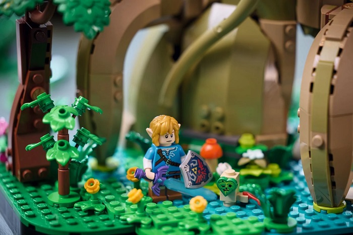 En una interesante colaboración entre Nintendo y LEGO, se ha anunciado el primer constructor temático de The Legend of Zelda que permitirá montar dos variantes del Gran Árbol de Deku-3
