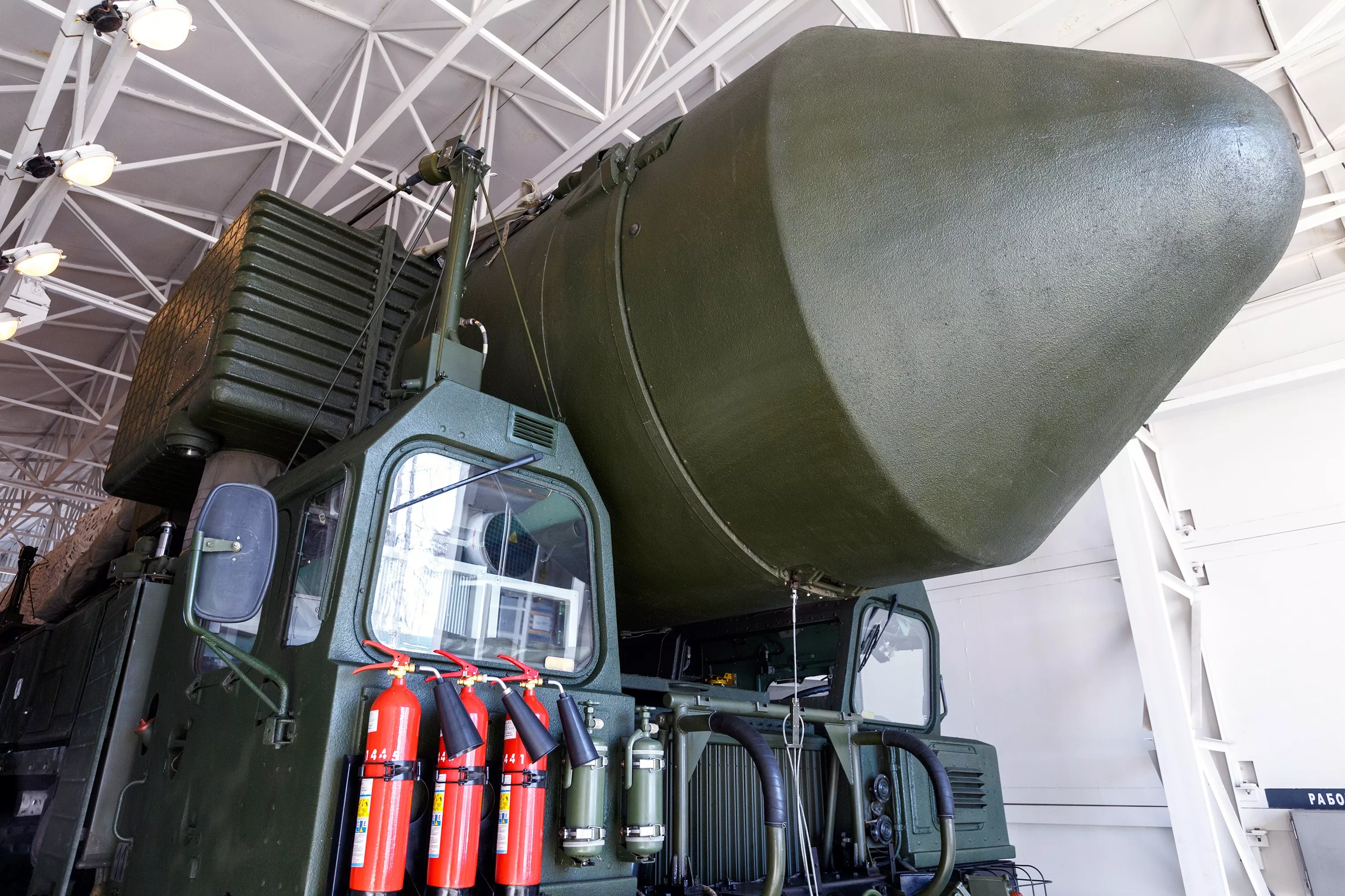 Los rusos han lanzado el misil balístico intercontinental SS-27 Mod 2 con un alcance de 12.000 kilómetros, que puede transportar una cabeza nuclear con una potencia de hasta 500 kilotones.-5 Los rusos han lanzado el misil balístico intercontinental SS-27 Mod 2 con un alcance de 12.000 kilómetros, que puede transportar una cabeza nuclear con una potencia de hasta 500 kilotones.-5