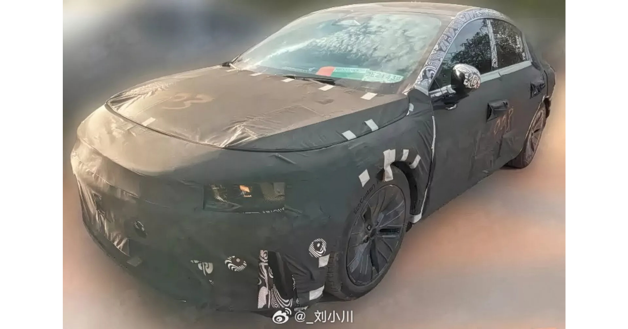 Gran entrada de aire y lidar en el techo del prototipo Smart #6