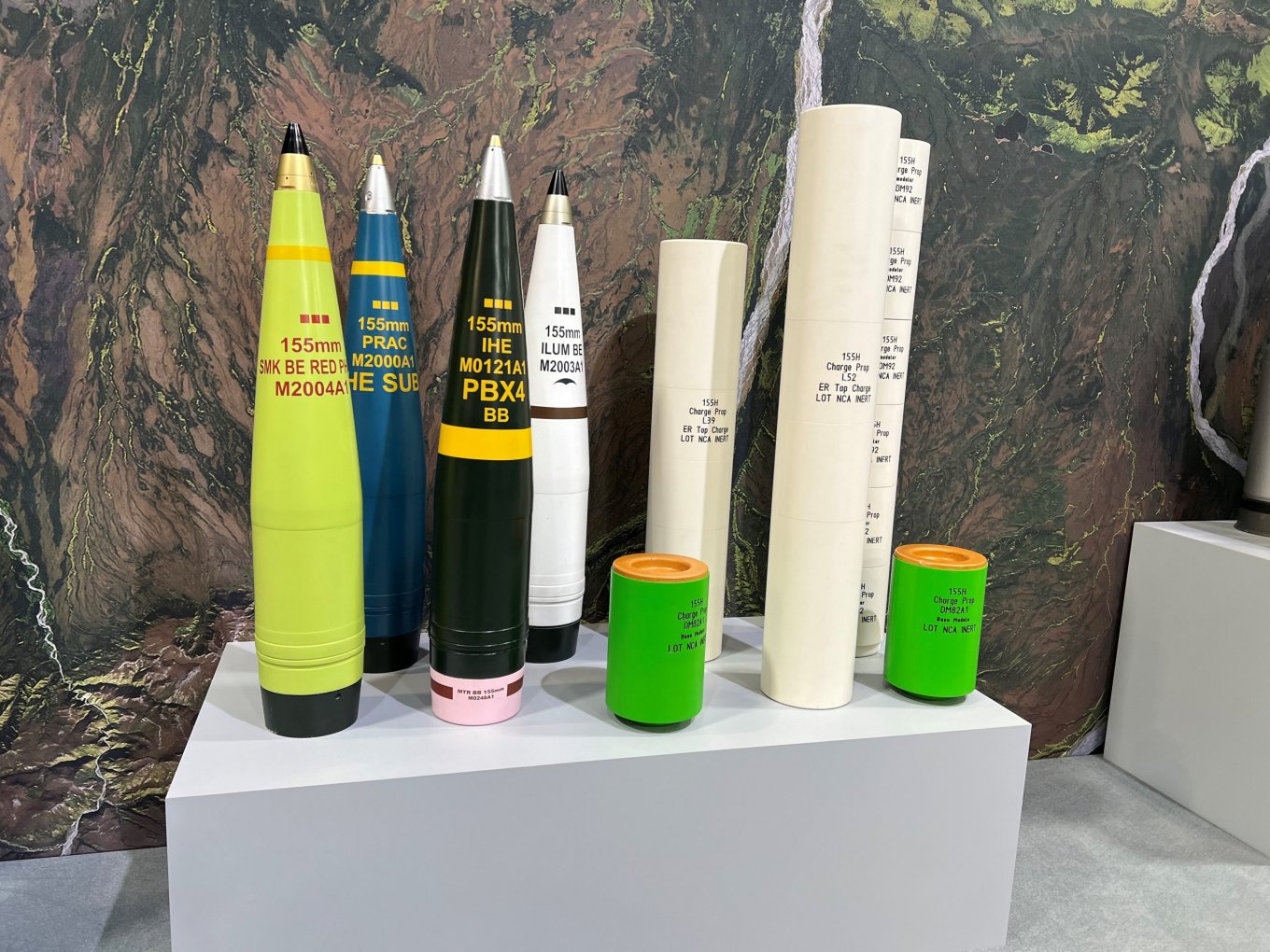 proyectiles de 155 mm y cargas de alto poder explosivo